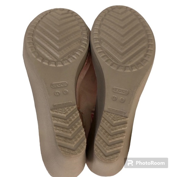 Crocs Leigh Fabric Multicolor Geometric Ankle Strap Platform Wedge Sandal Size 9 - Picture 12 of 13